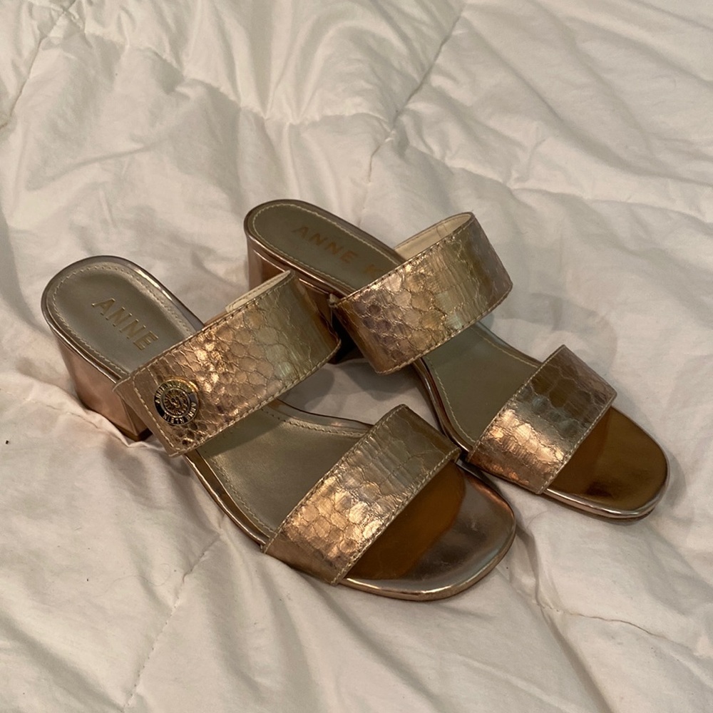 Anne Klein size 8 1/2 medium